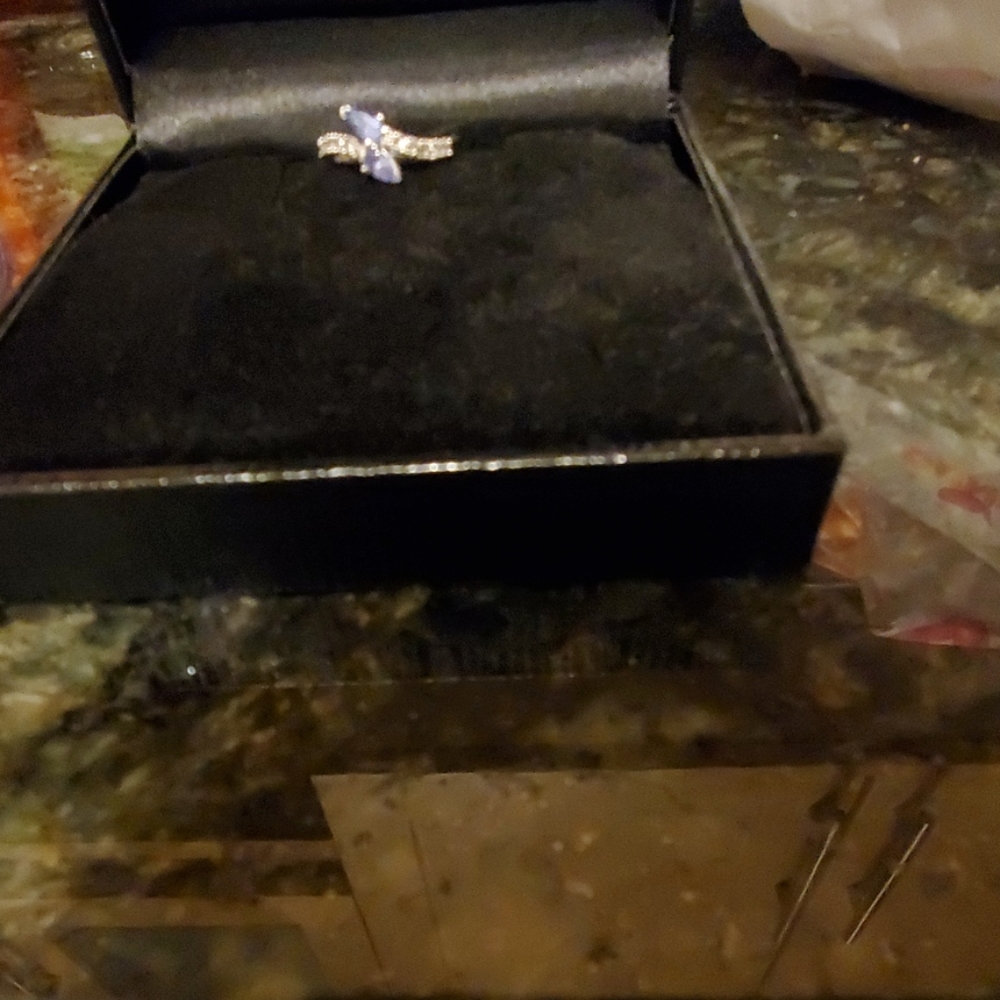 Tanzanite  and 18k White gold ring